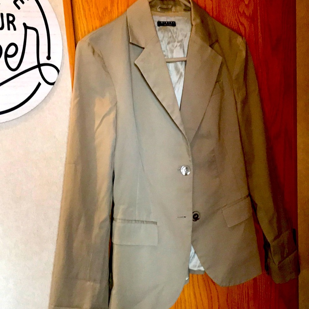Tan with lining tint of olive. I am medium usually, so guessing this is small.
